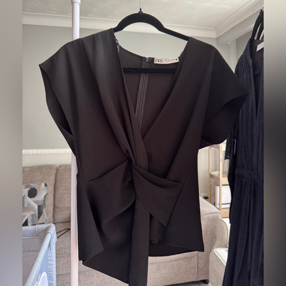 Zara Elegant Black V-Neck Top